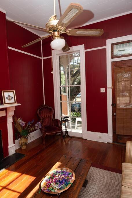 On Trolley Line Tulane Loyola Area Apartment *