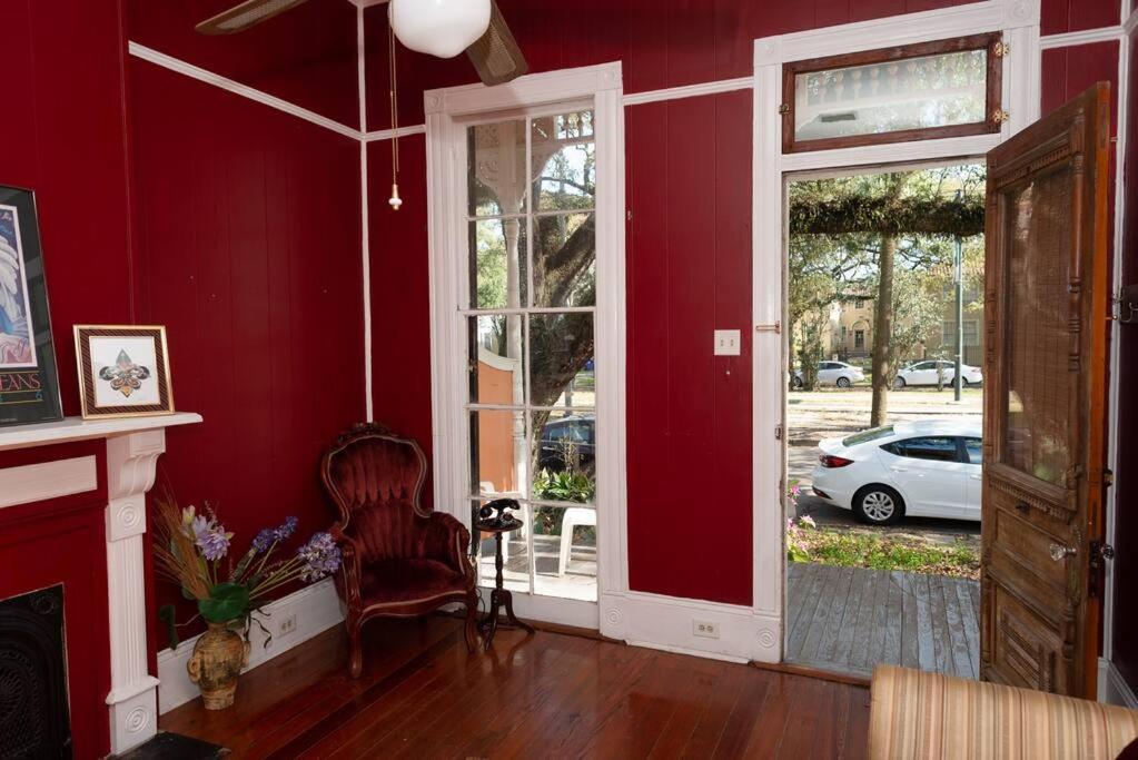 On Trolley Line Tulane Loyola Area Apartment New Orleans