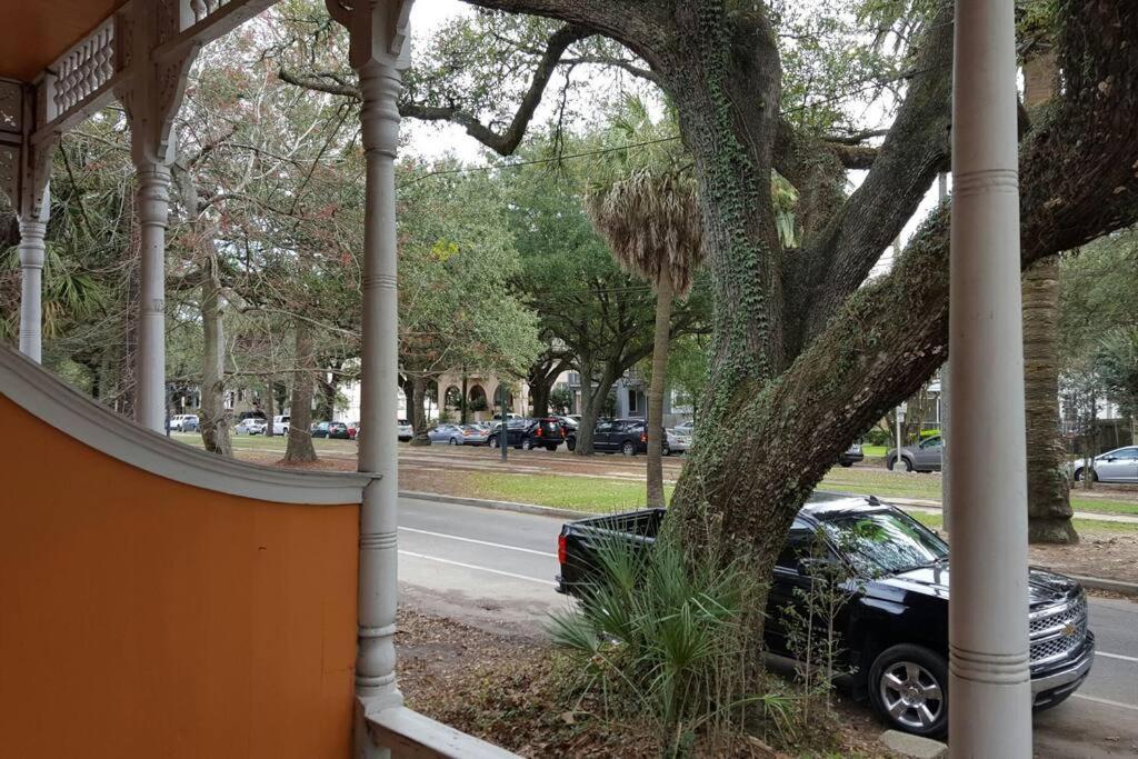 On Trolley Line Tulane Loyola Area Apartment